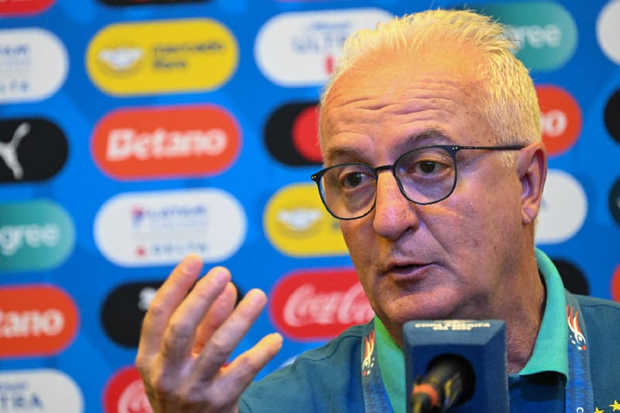 Emocionado, Dorival chora ao falar da morte de Dudu: ‘Minha referência’