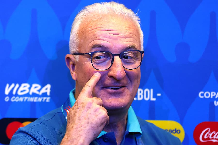 Dorival diz considerar críticas, mas acena manter Brasil da estreia