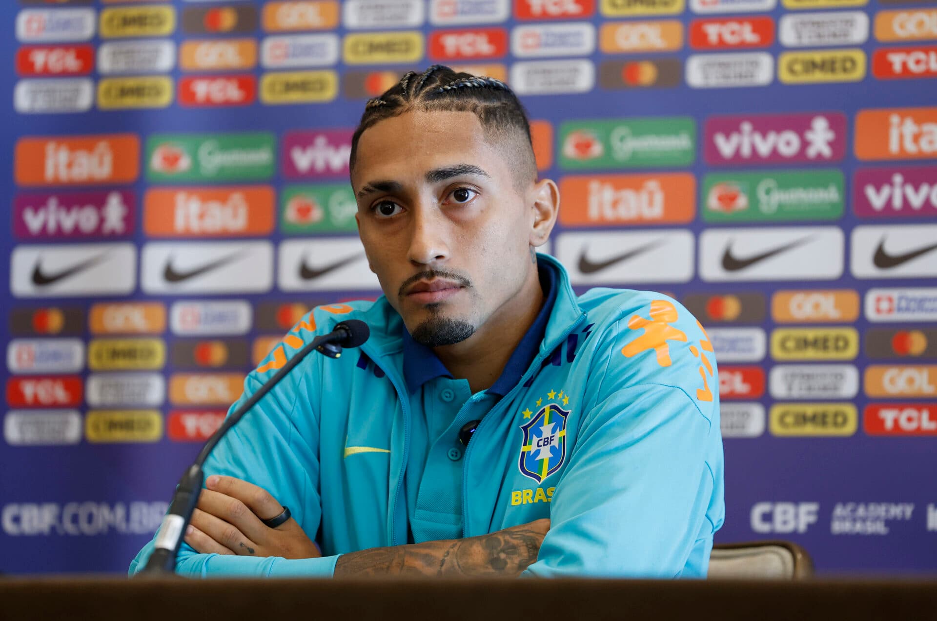 Raphinha responde críticas de Ronaldinho ao Brasil: “Foi um baque”