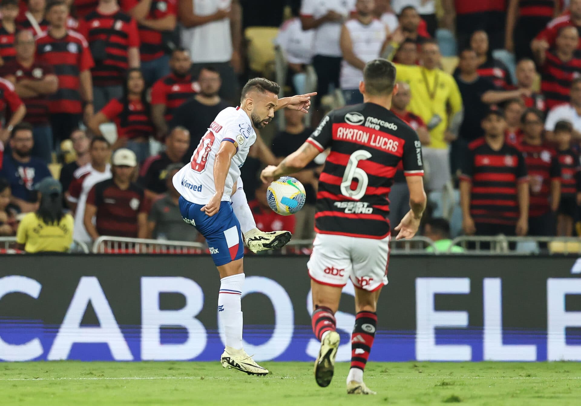 Flamengo vence o Bahia nos acréscimos e assume liderança do Brasileirão