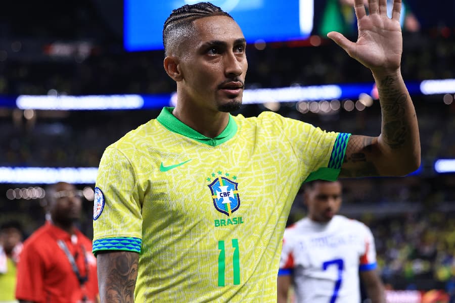 Dorival troca Savinho por Raphinha para segurar lado esquerdo colombiano