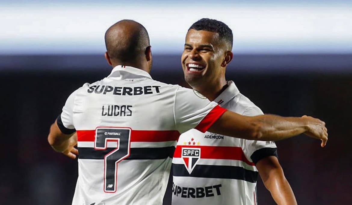 São Paulo vence Grêmio e segue na cola da liderança