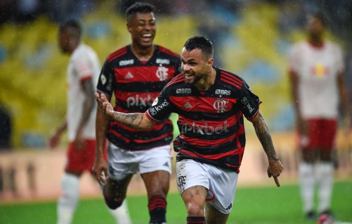 Michael marca e Flamengo vence o Bragantino no Maracanã