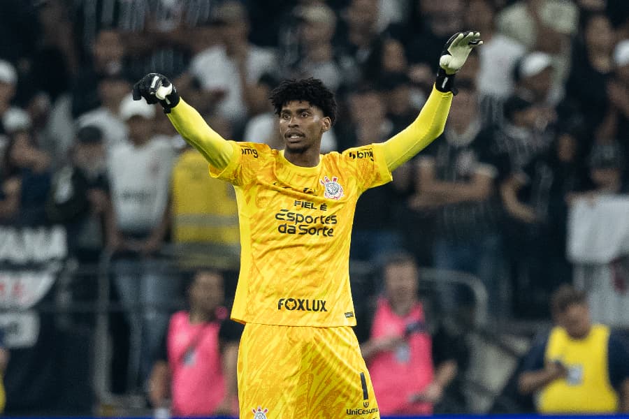 Corinthians paga o Flamengo e compra goleiro Hugo Souza