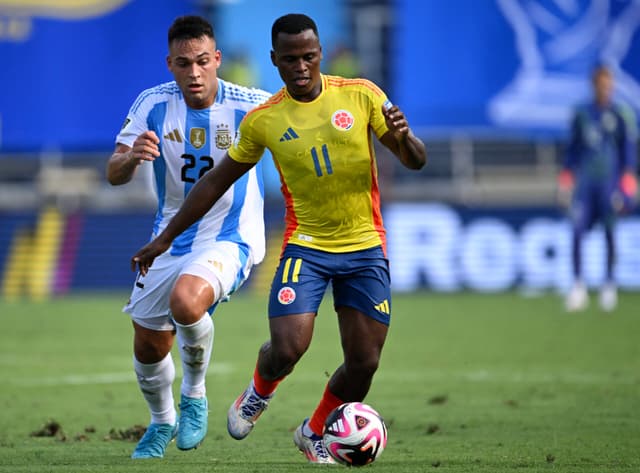 Colômbia vence a Argentina com brilho de James Rodríguez