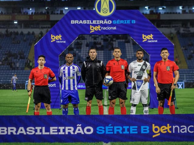 Avaí vence a já rebaixada Ponte Preta na despedida da série B