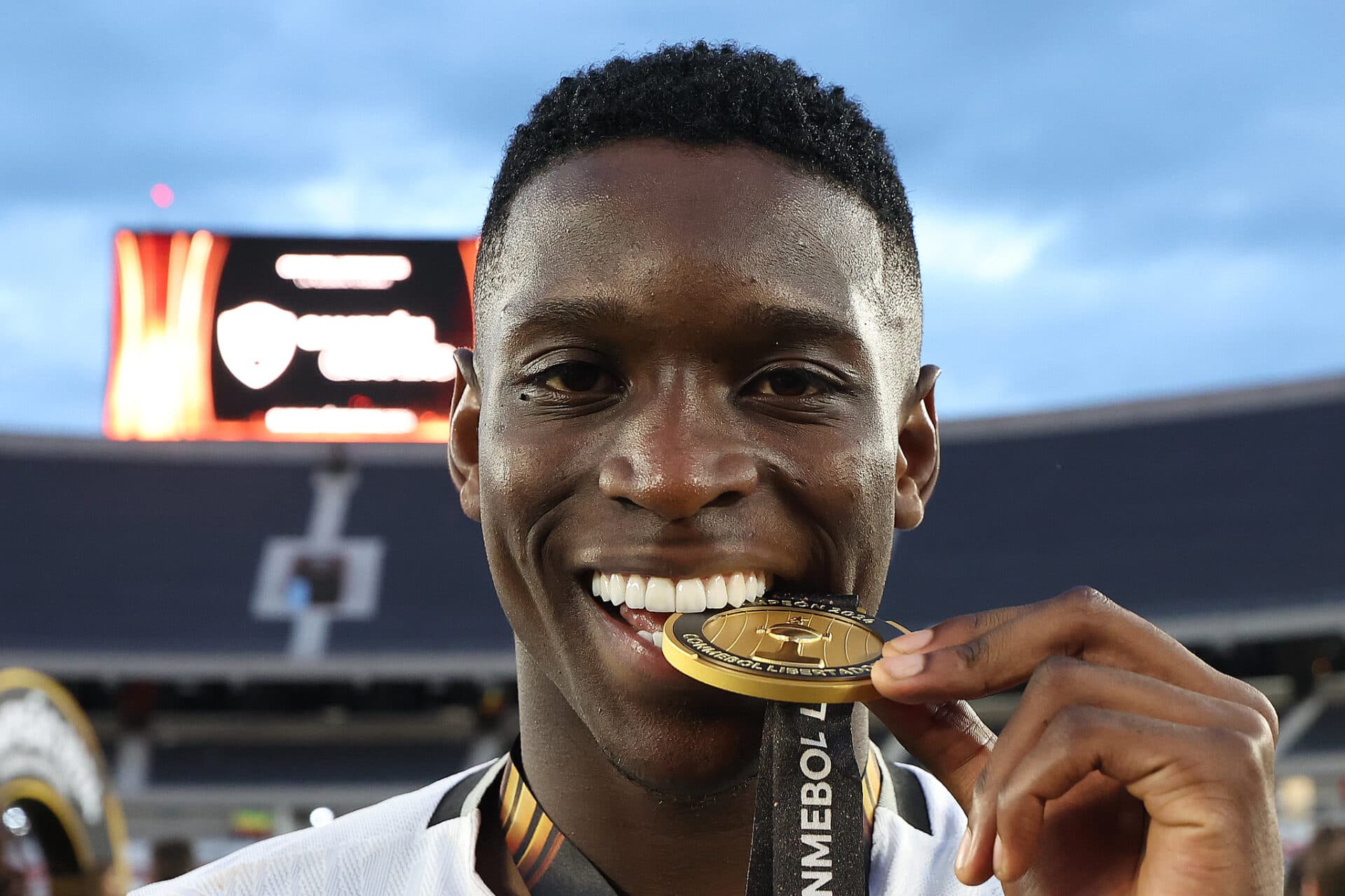 Luiz Henrique, do Botafogo, supera Messi e vence Rei da América