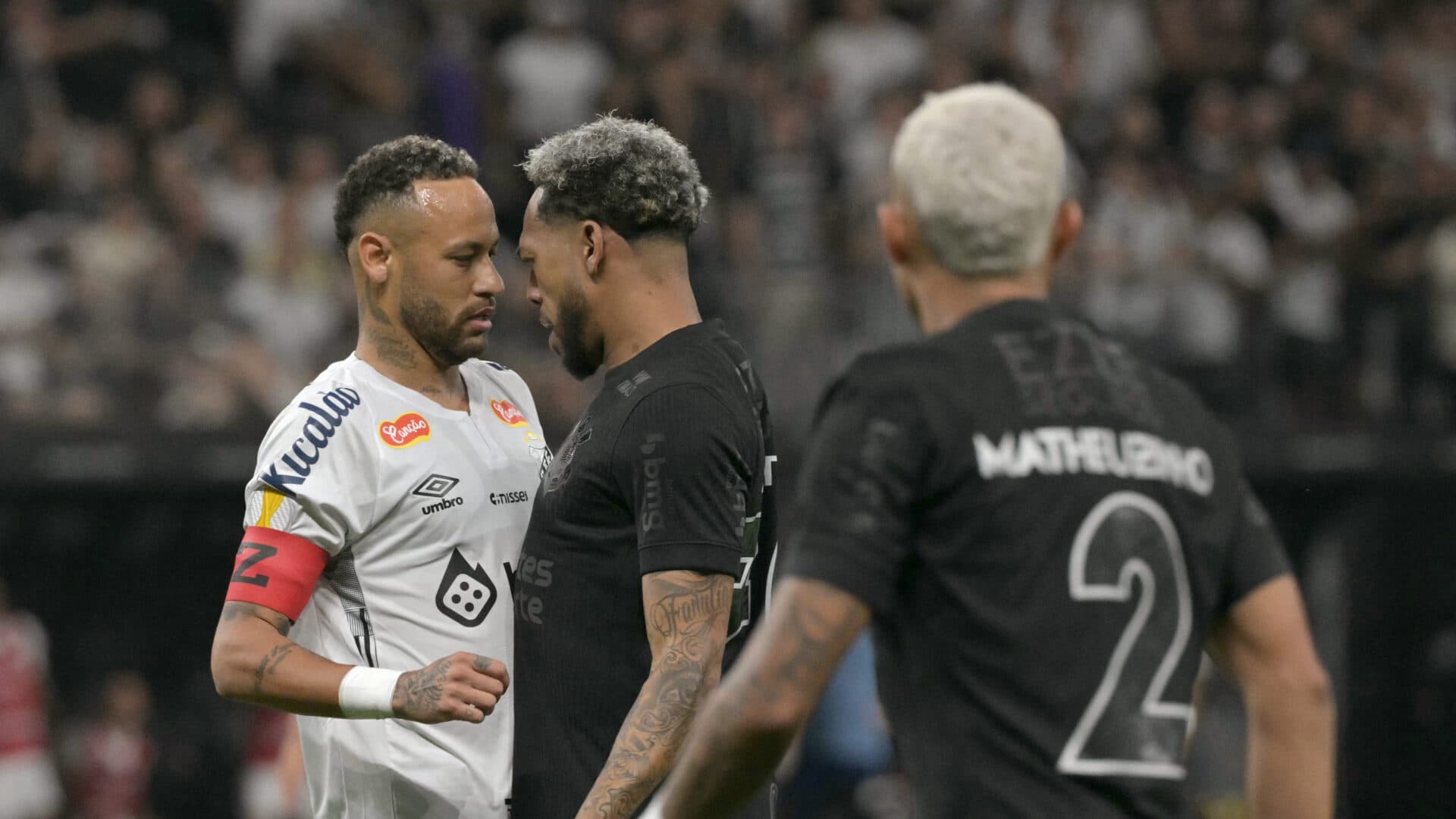 Corinthians anula Neymar, vence clássico e complica o Santos no Paulistão
