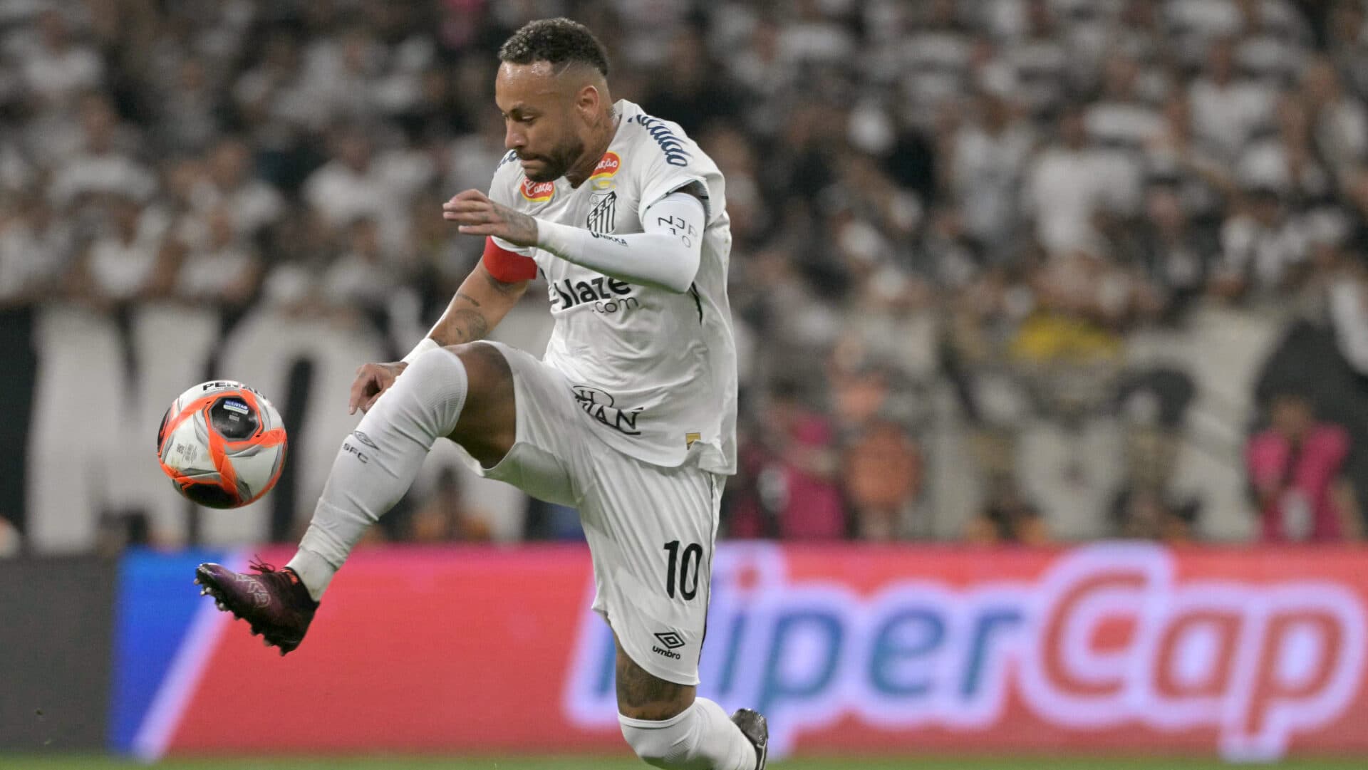 Neymar critica a bola do Paulistão após derrota para Corinthians: ‘Muito ruim’