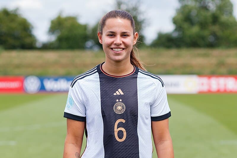 Lena Oberdorf denuncia sexismo no futebol