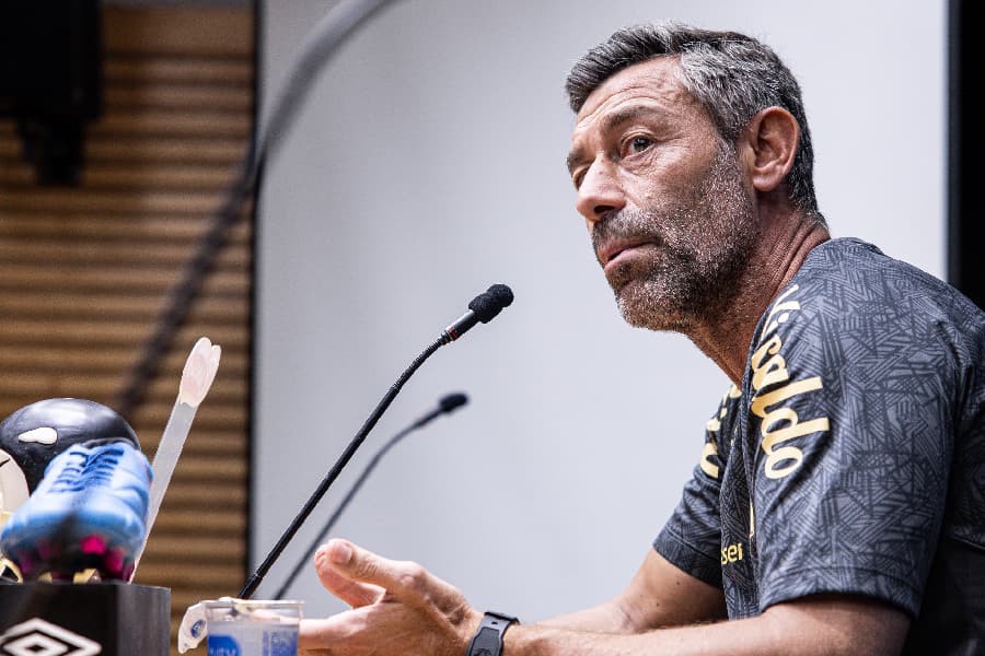 Caixinha aciona Santos na Fifa por multa de R$ 12,8 mi; entenda