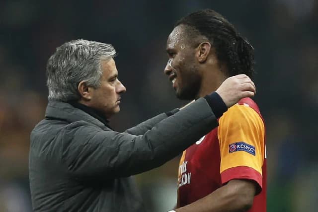 Drogba defende Mourinho de acusação de racismo: ‘Meu pai’