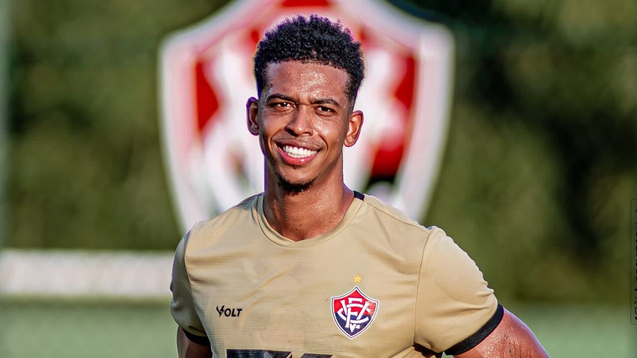 Vitória tenta se afastar do Z4 contra o Ceará: Onde assistir pela Série A hoje