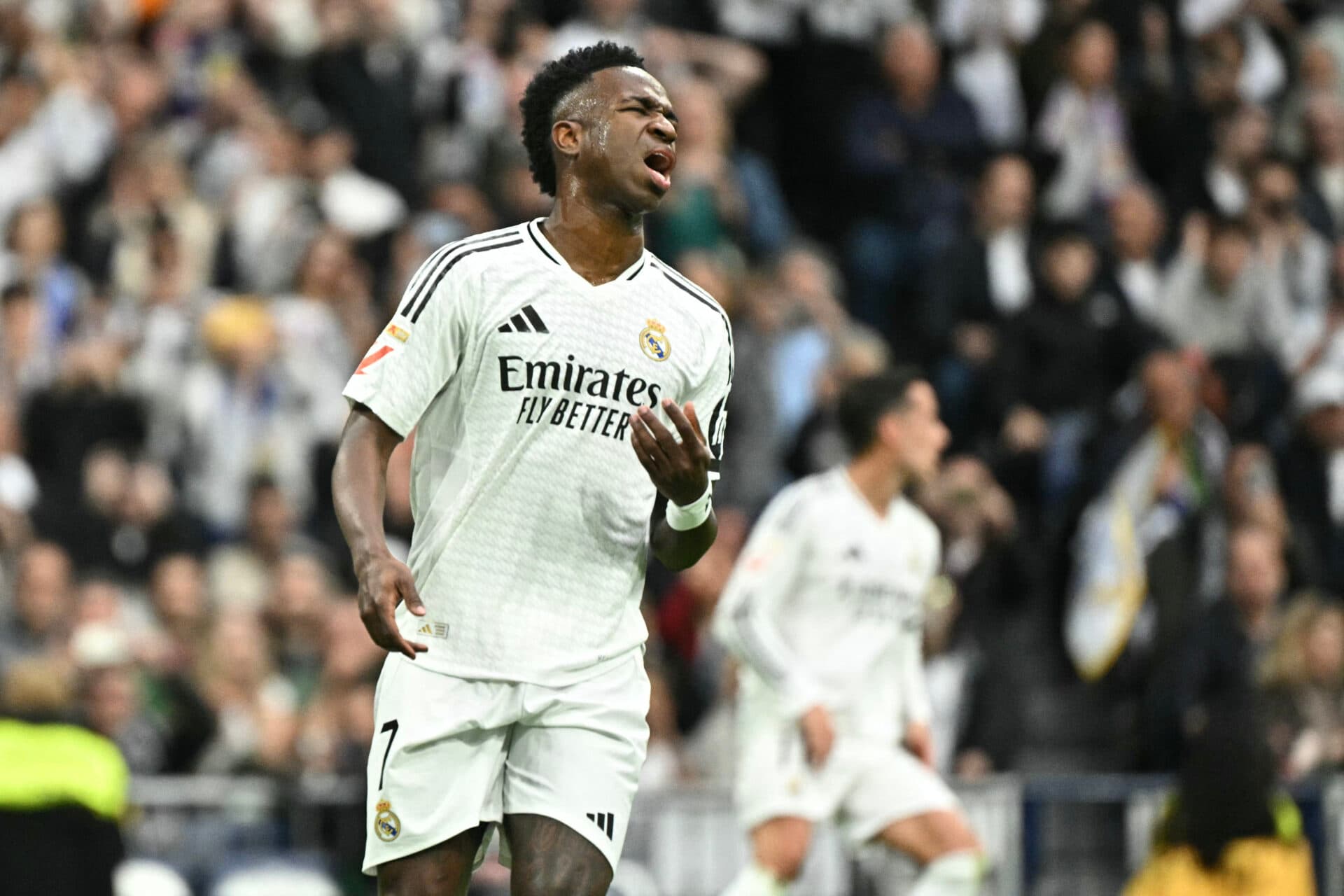 Vini Jr. perde pênalti, e Real Madrid tropeça contra o Valência