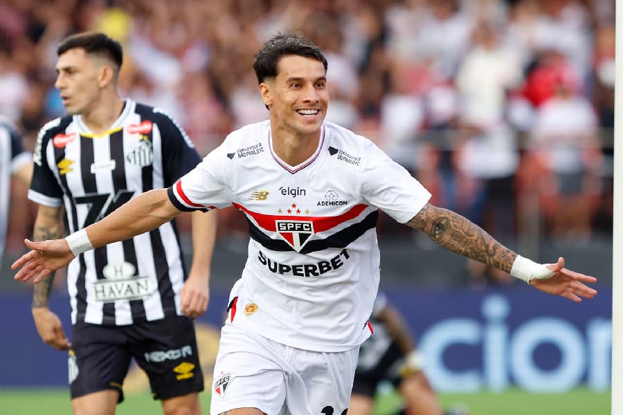 Com gol de Ferreirinha, São Paulo vence Santos no Brasileirão