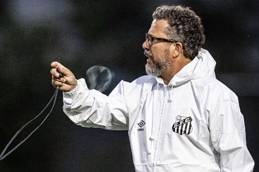 Cléber Xavier minimiza sombra de Tite e assume erro sobre Neymar