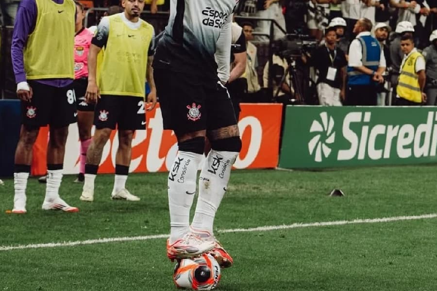 Memphis critica proibição da CBF em subir na bola: “Anúncio bobo”