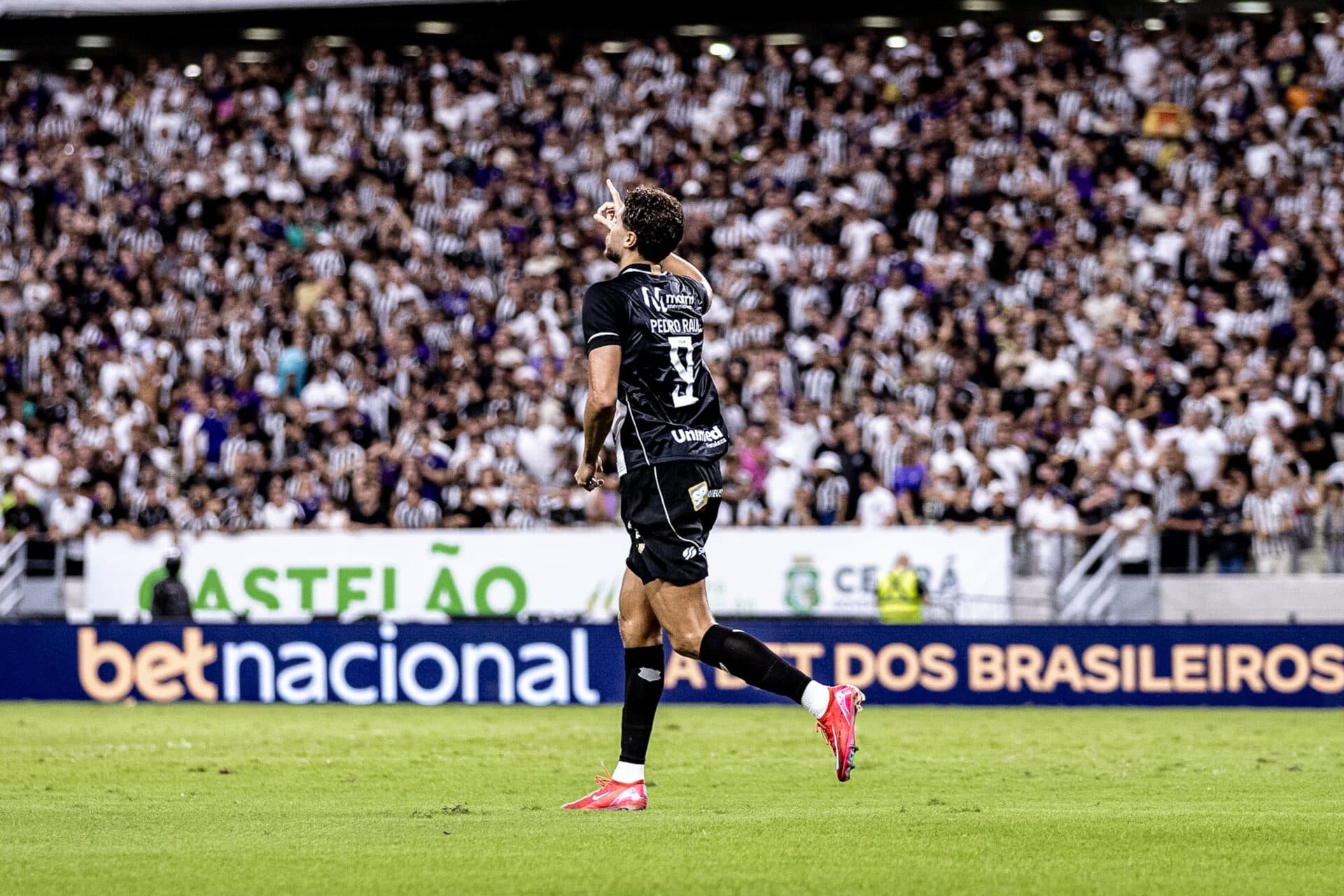 Ceará faz lição de casa e vence o Grêmio dentro do Castelão