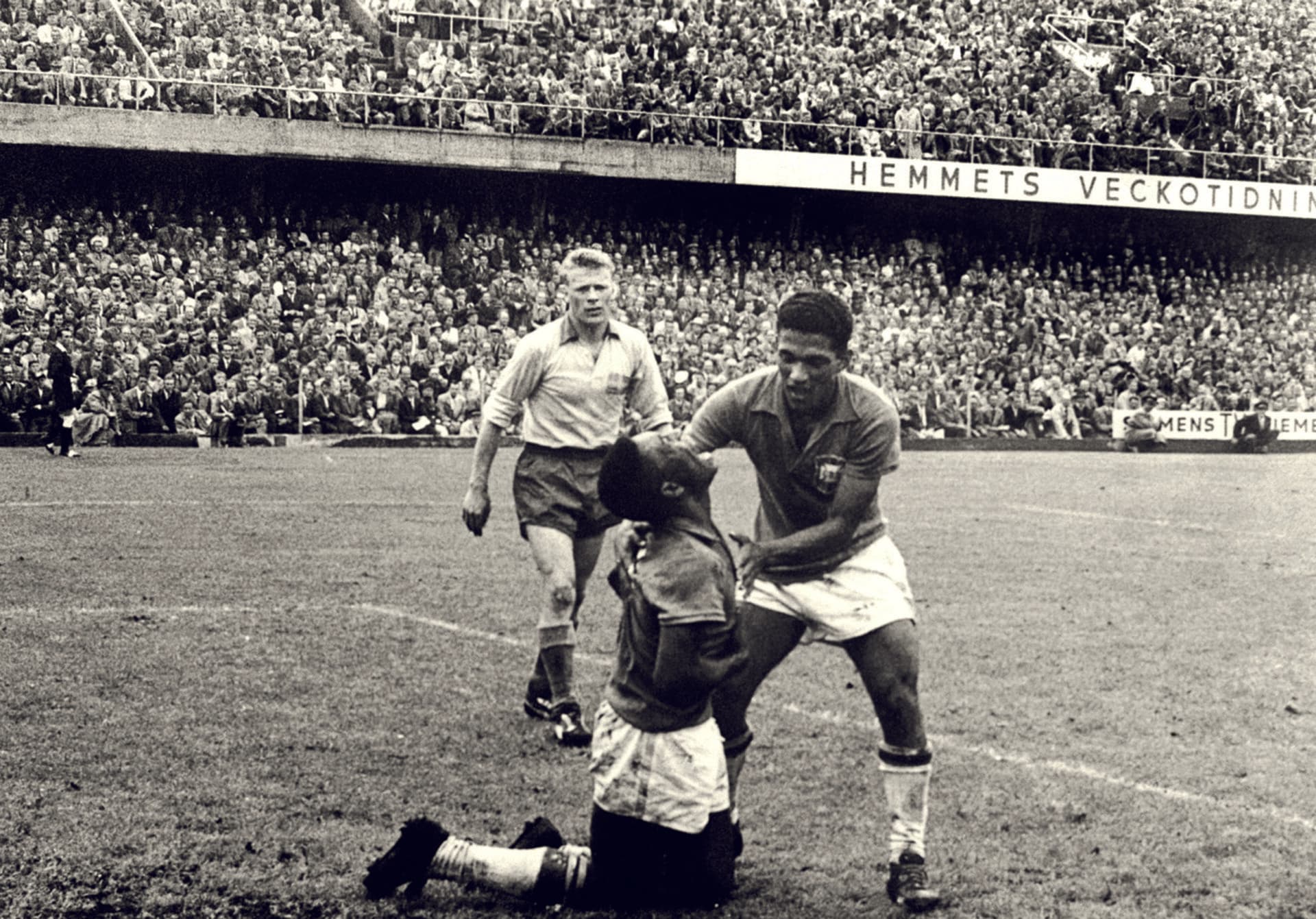 Nelson Rodrigues e Pelé: a profética crônica sobre um rei de 17 anos