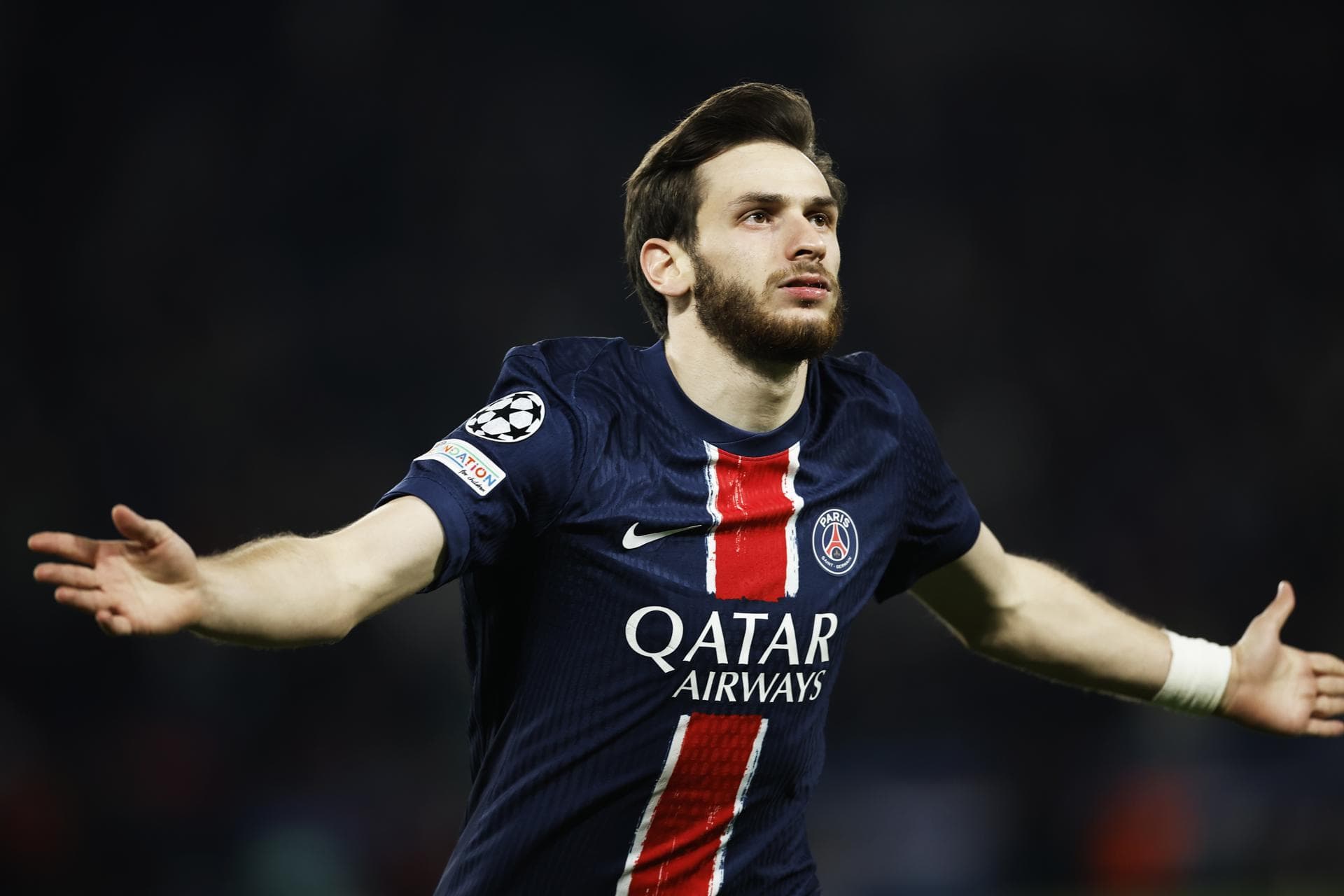 PSG vira contra Aston Villa em noite de golaços pela Champions