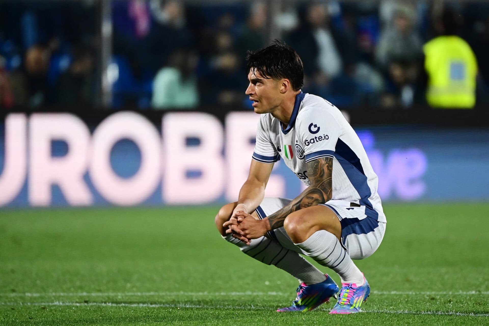 Inter vence o Como, mas fica com vice italiano por triunfo do Napoli