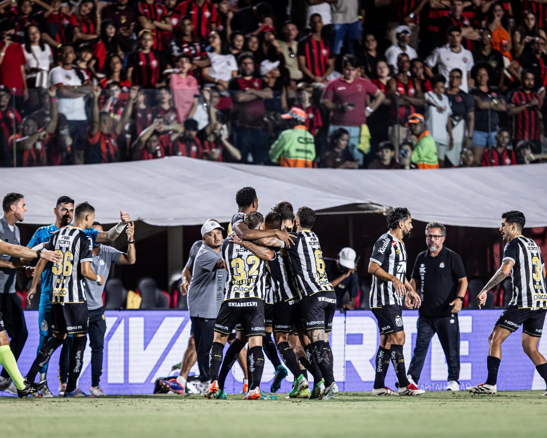 Santos vence confronto de Z-4 contra o Vitória e inicia recuperação