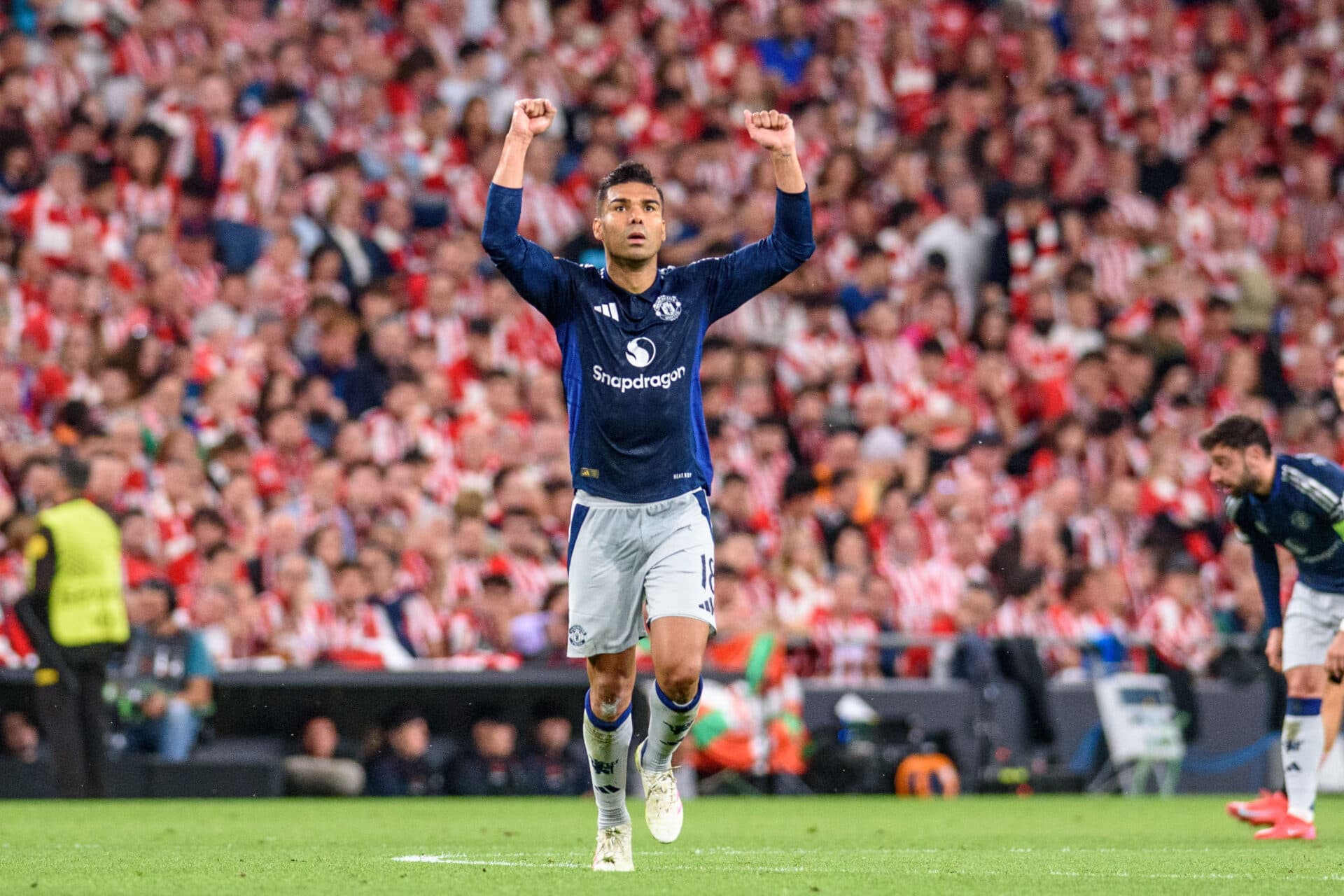 United e Tottenham vencem e encaminham final inglesa na Liga Europa