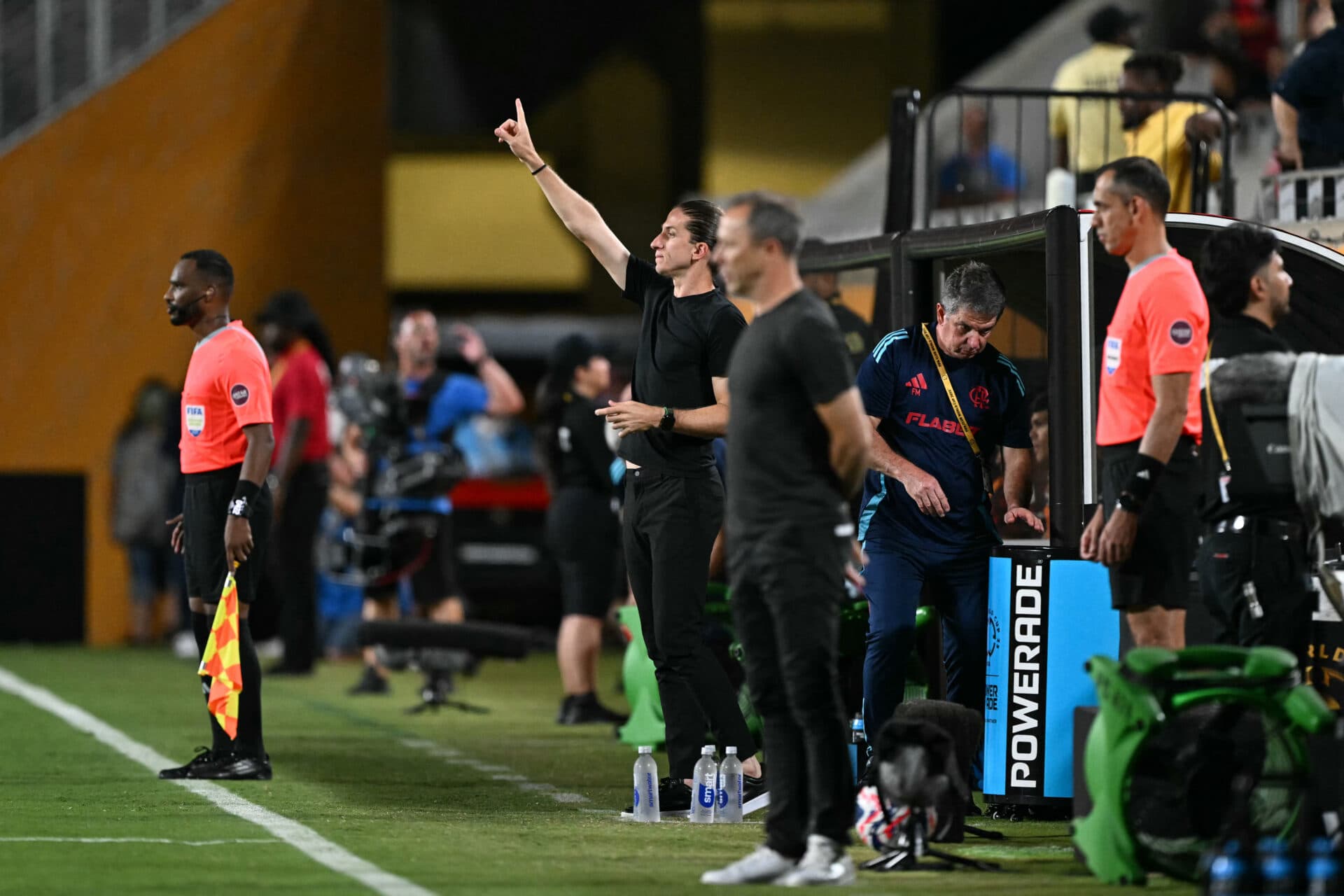 Filipe Luís explica rodagem do elenco e mira duelo com Bayern no Mundial