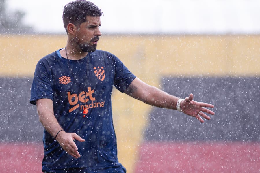 Sport demite António Oliveira após quatro jogos