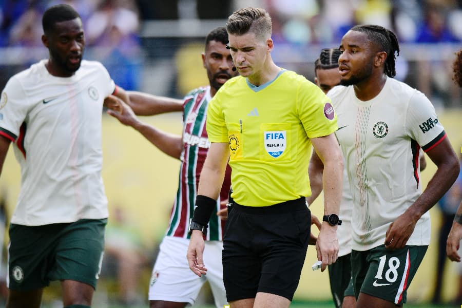 Fluminense reclama de pênalti, mas não quer desculpa por eliminação