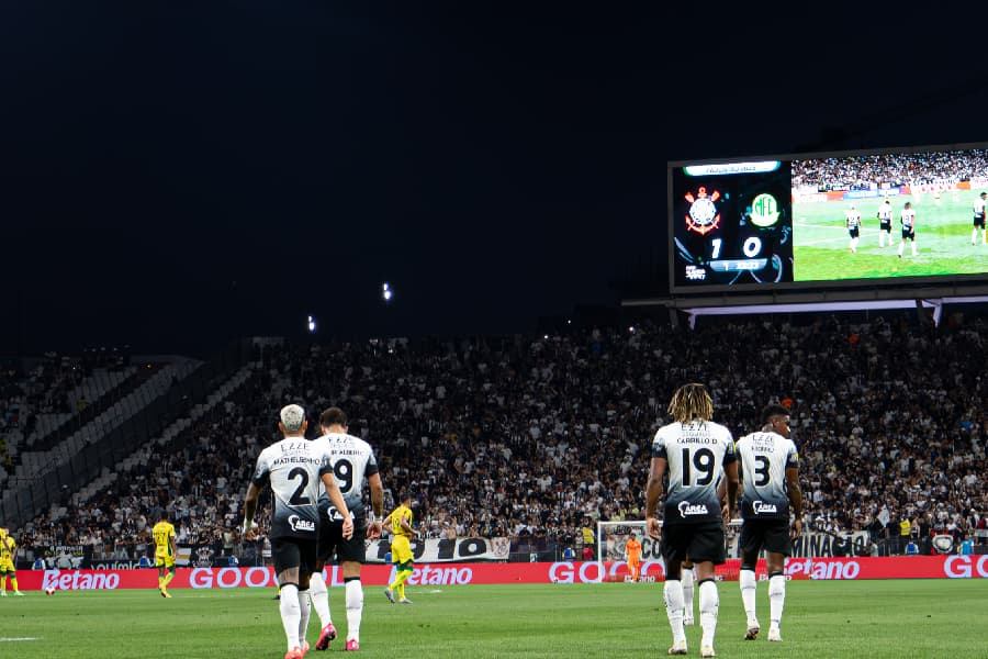 Nova pesquisa sobre maiores torcidas aponta Corinthians e São Paulo em queda