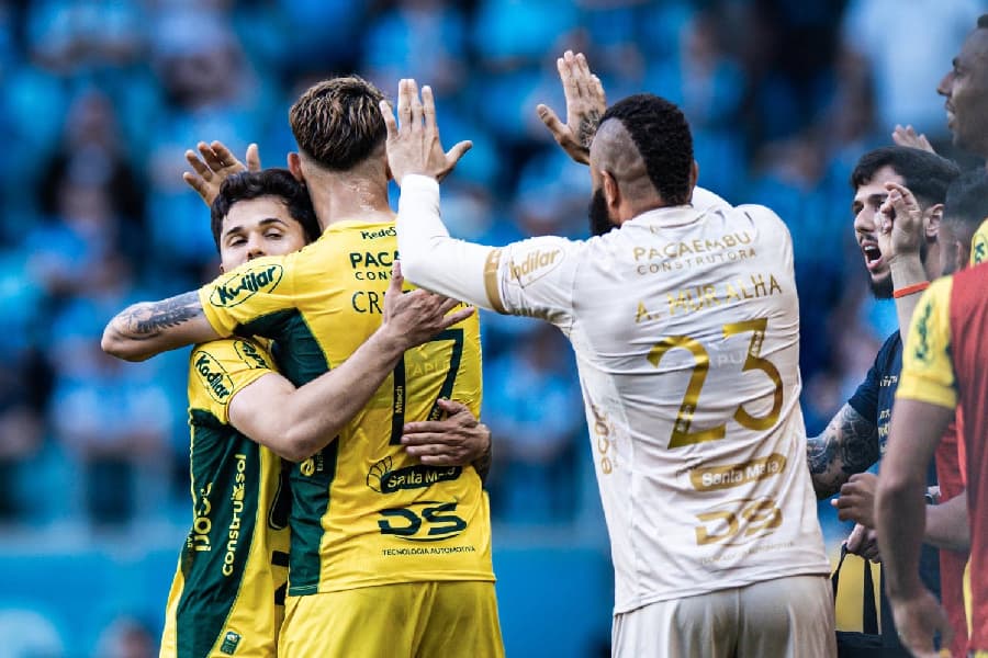 Mirassol surpreende Grêmio na Arena e entra no G-4 do Brasileirão