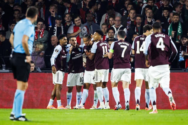 Aston Villa bate Feyenoord na Holanda e mantém 100% na Europa League