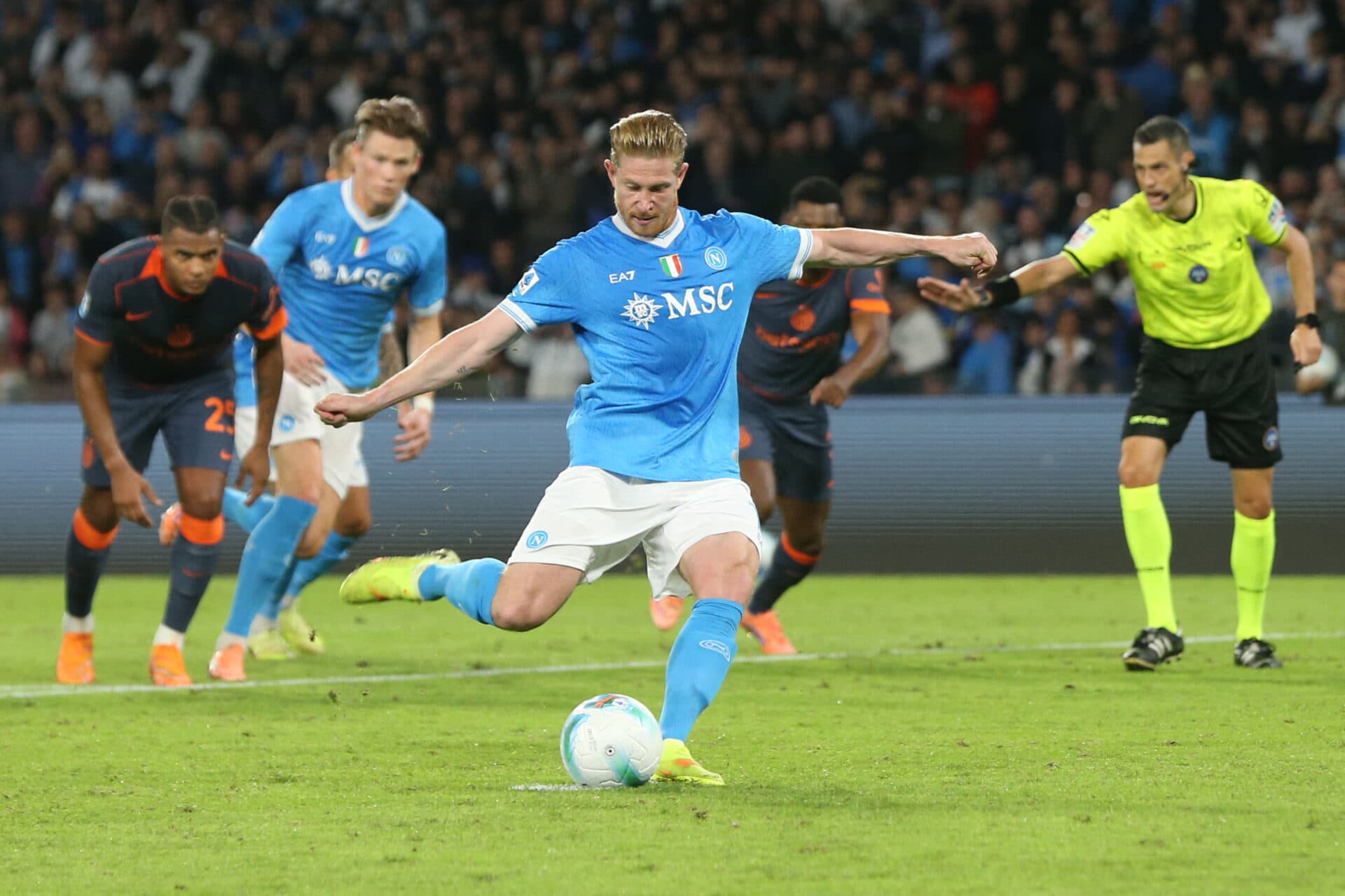 Napoli x Eintracht Frankfurt: onde assistir, horário e informações do jogo da Champions