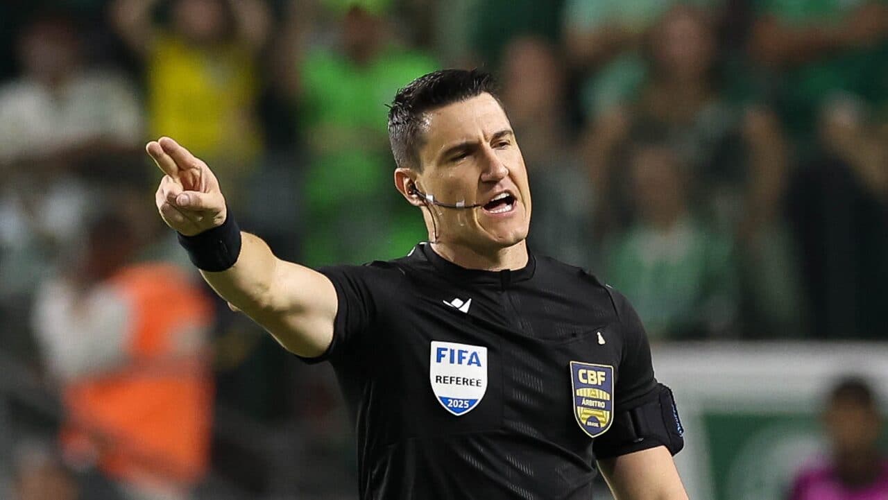 O que disseram Abel e Jardim sobre a arbitragem em Palmeiras x Cruzeiro