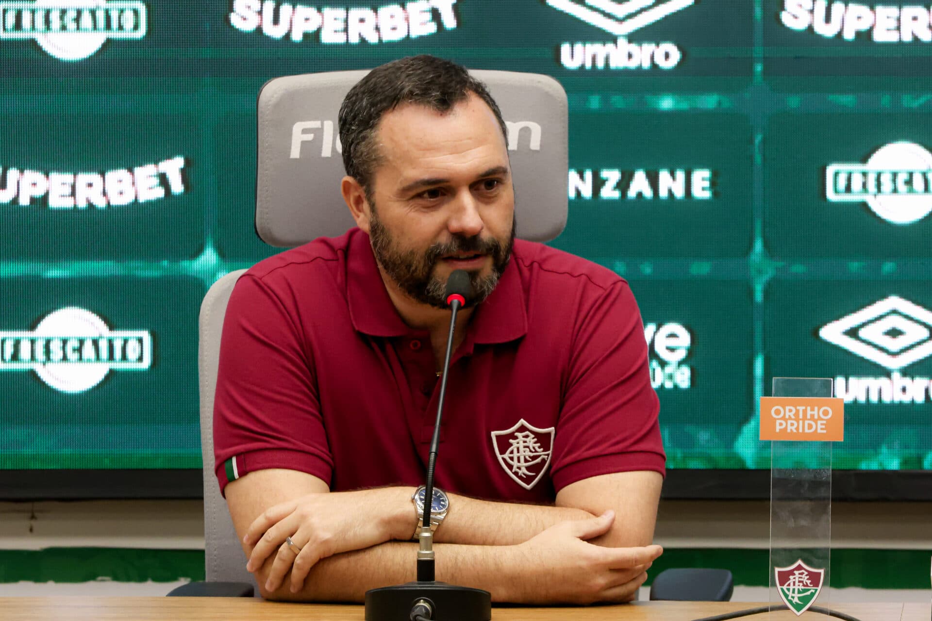 Presidente do Fluminense responde denúncias sobre gasto indevido