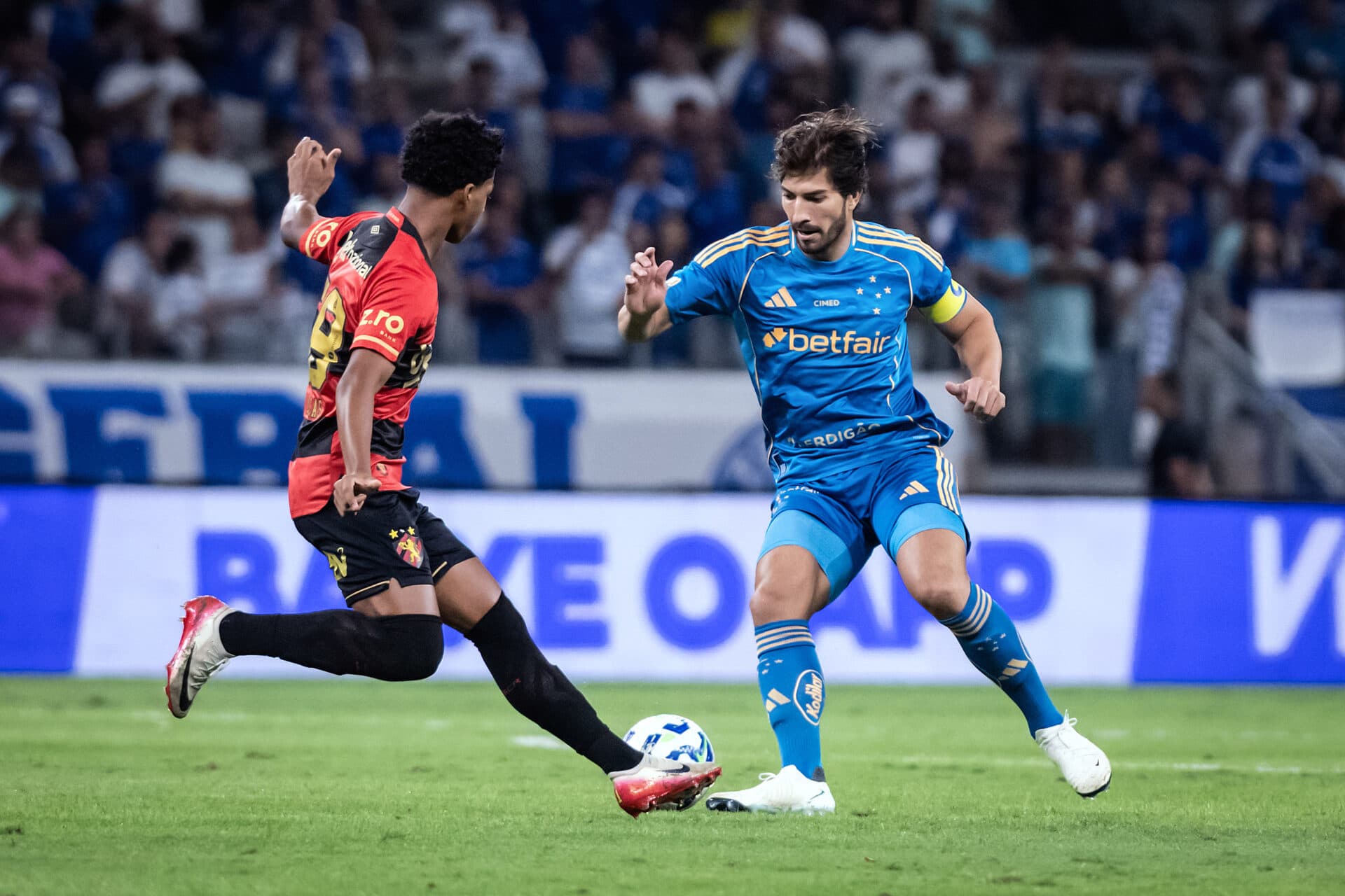 Cruzeiro vacila e só empata com o lanterna Sport no Mineirão