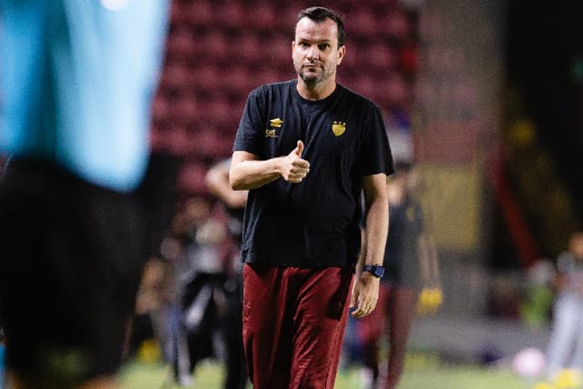 Daniel Paulista fora do Sport; veja todos os técnicos demitidos no Brasileirão 2025