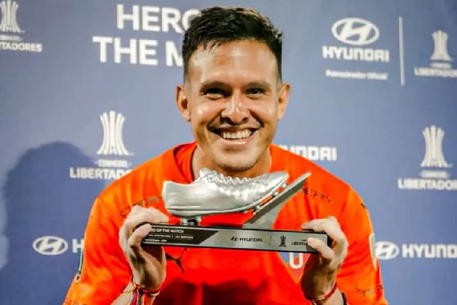 Goleiro da LDU sofre grave lesão antes de enfrentar o Palmeiras