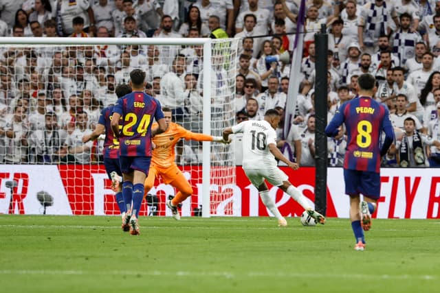 Bellingham decide, Real Madrid vence Barcelona em El Clásico eletrizante