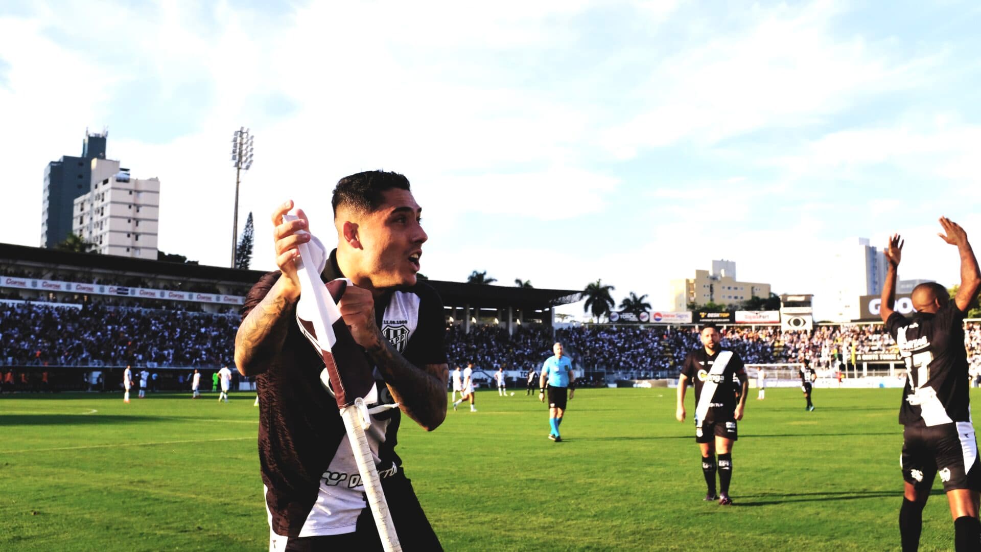 Ponte vence Guarani, barra acesso do rival e vai à final da Série C