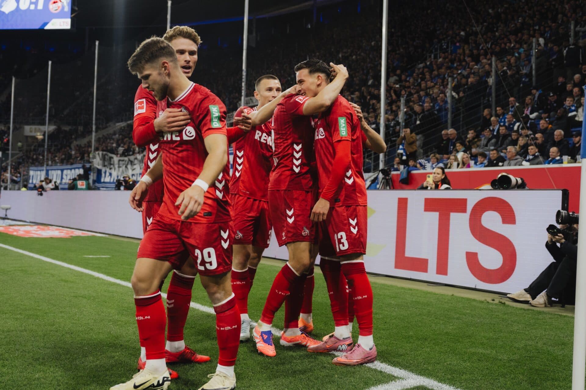 Colônia x Augsburg: onde assistir ao duelo de opostos na Bundesliga