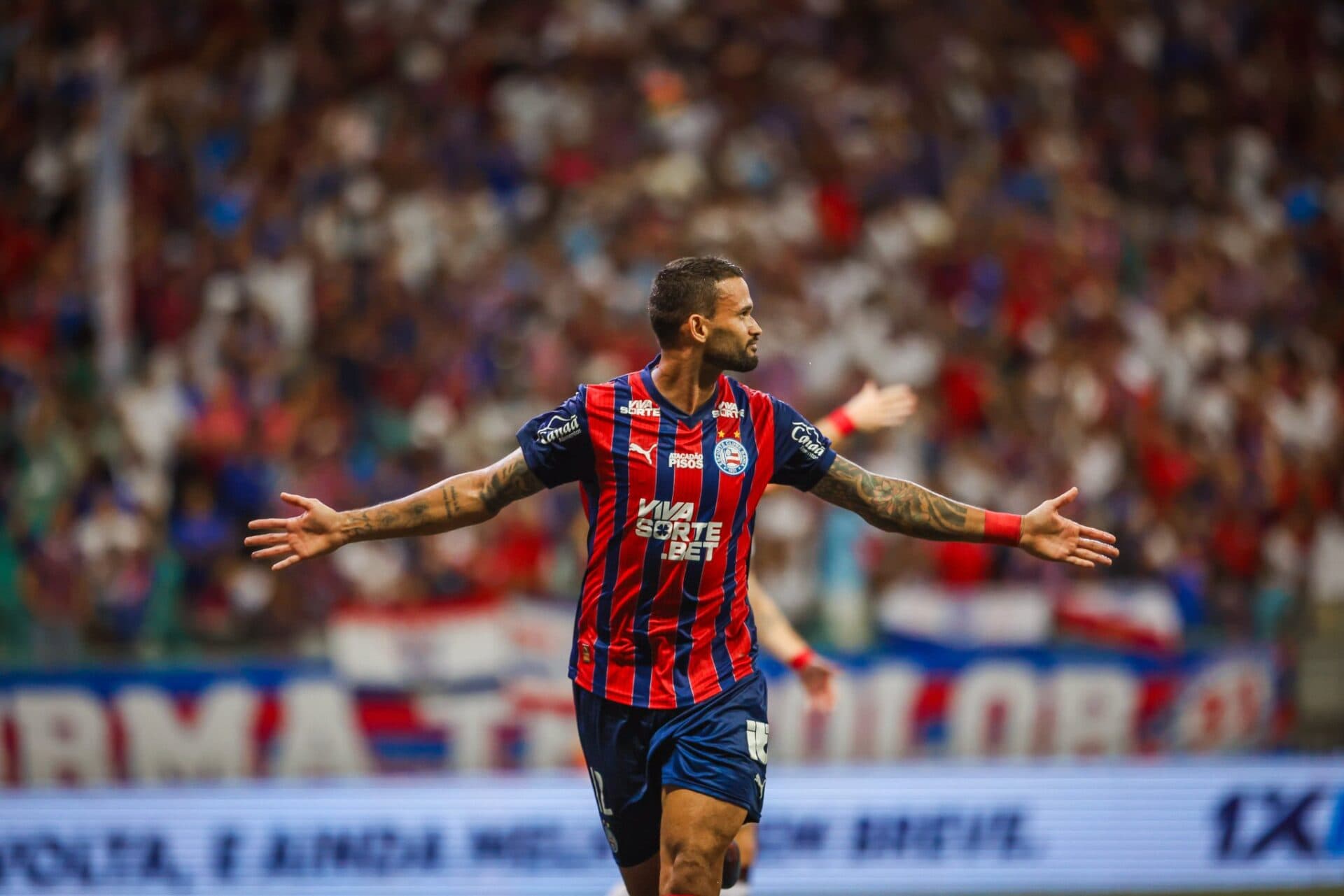 Bahia vence Flamengo e muda a liderança do Brasileirão