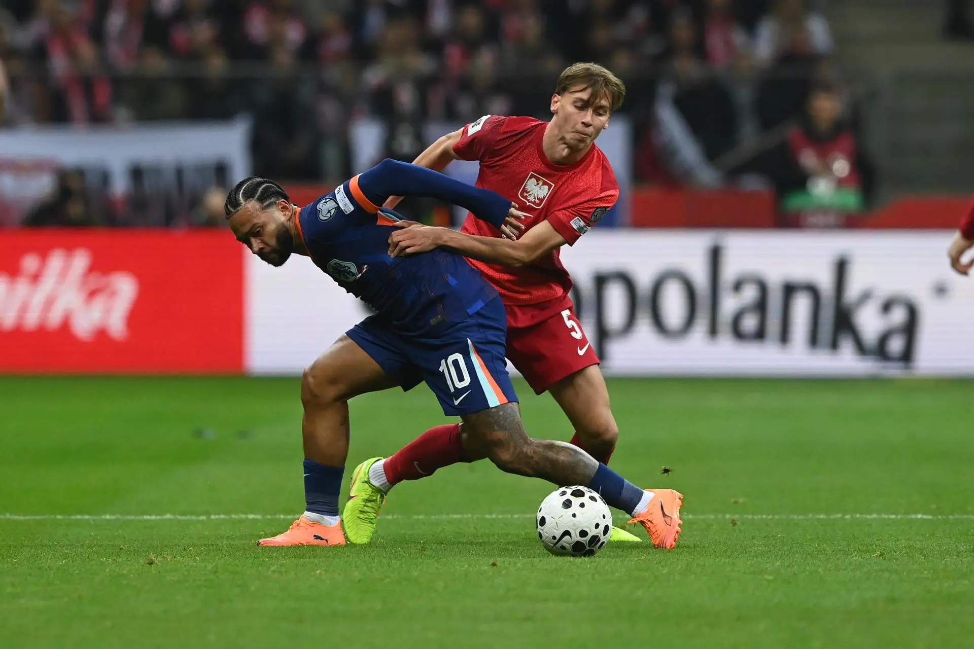 Polônia e Holanda empatam e atrasam definição de classificado para a Copa