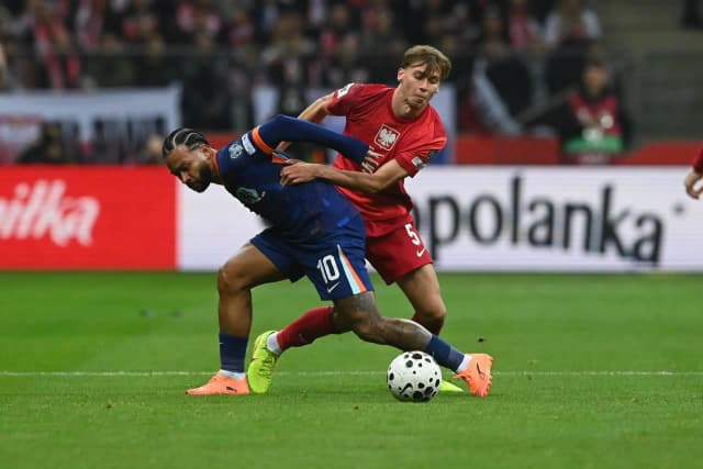 Polônia e Holanda empatam e atrasam definição de classificado para a Copa